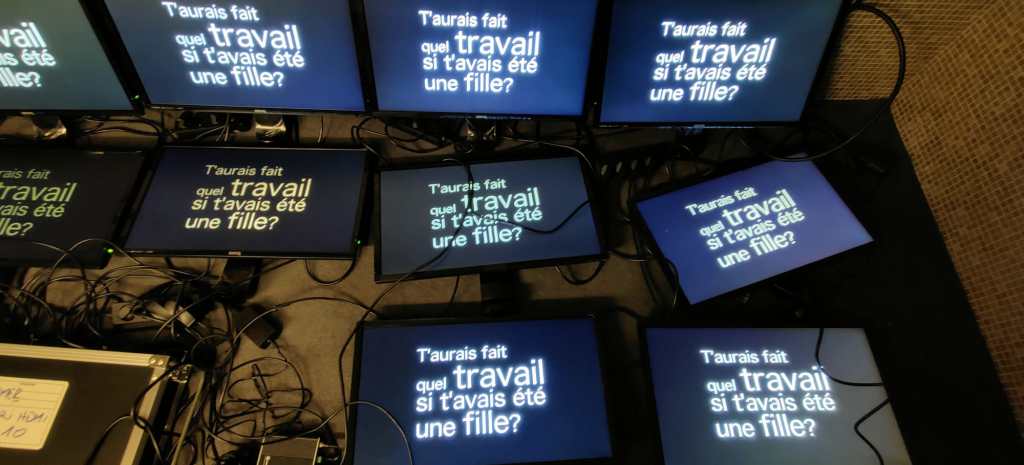 Projection de Being Born a Girl dans un espace culturel
