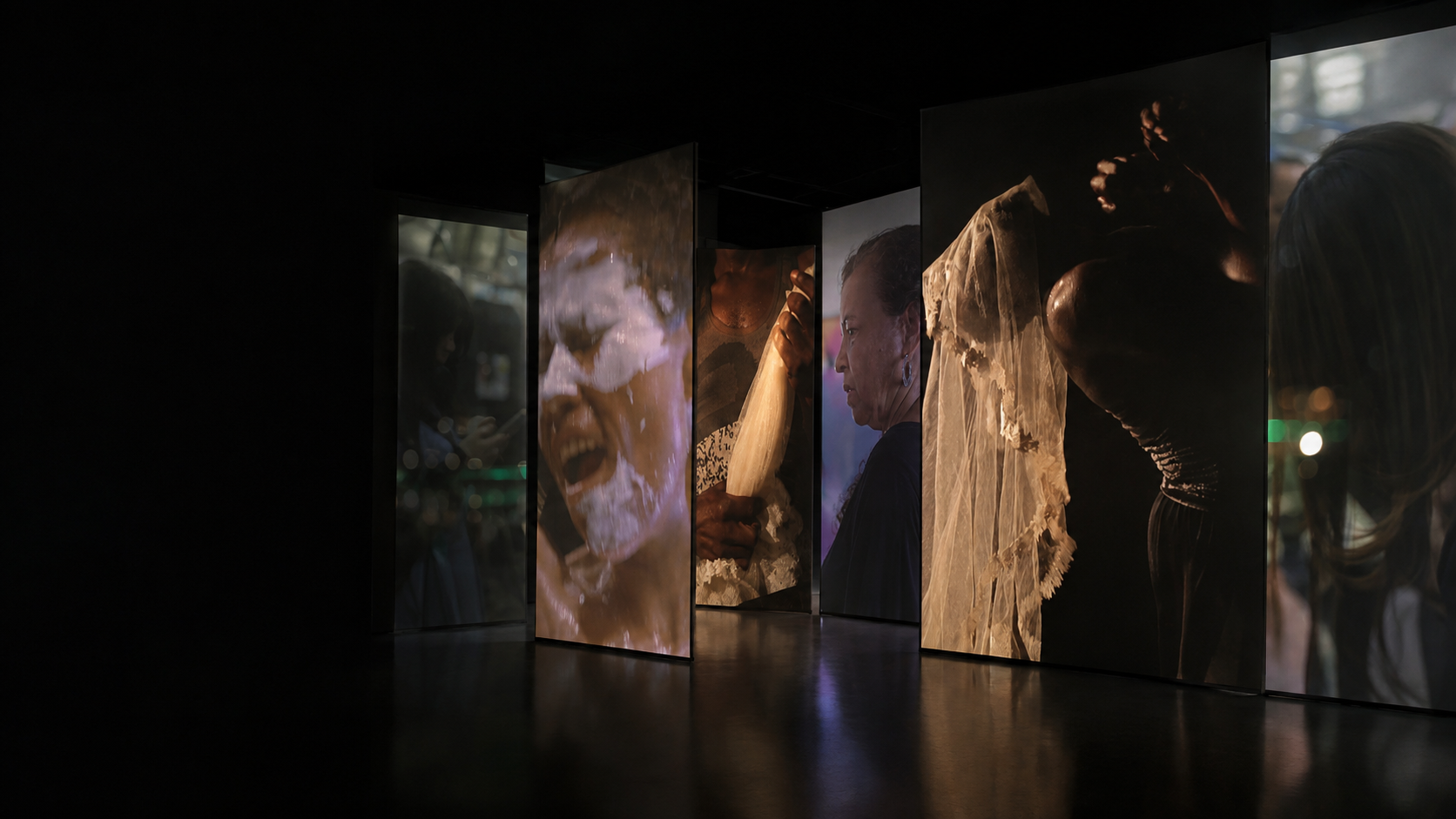 Installation vidéo Being Born a Girl, œuvre documentaire artistique consacrée aux droits des femmes

