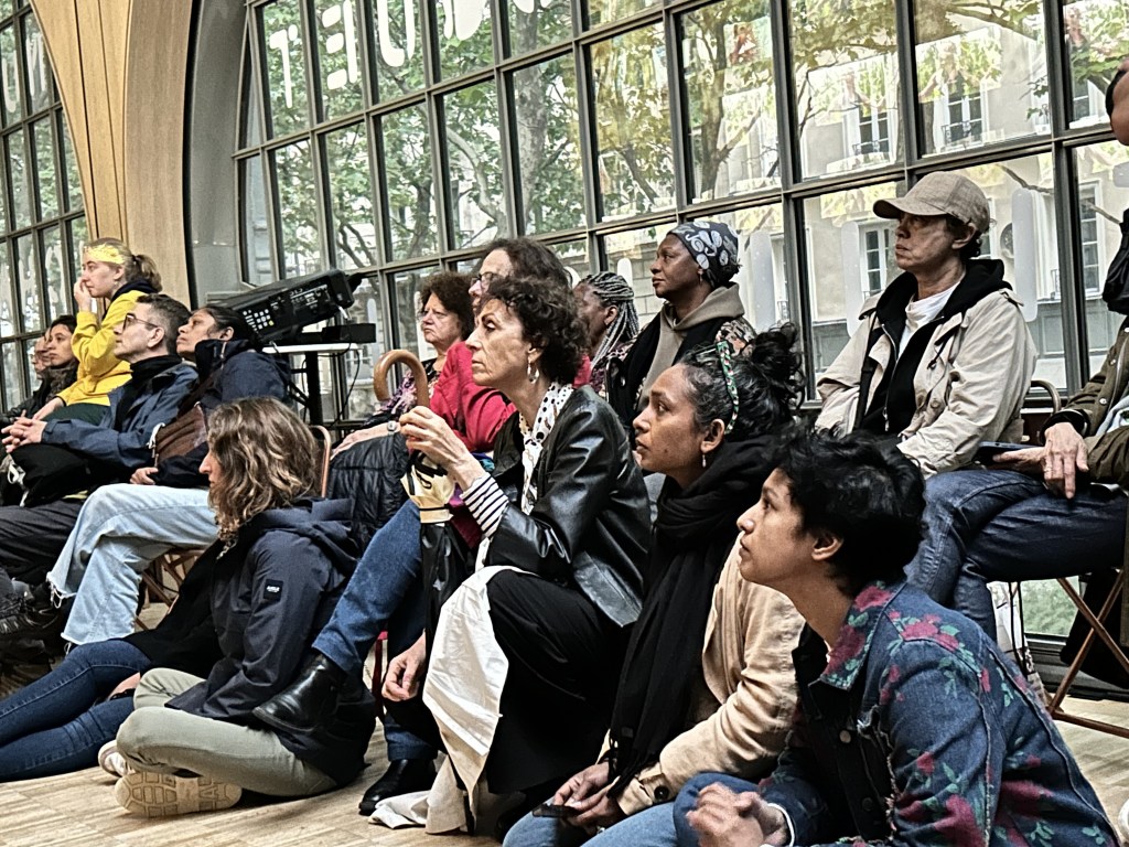 Échange avec le public après une projection de Being Born a Girl
